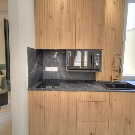 Centre Rue D'antibes Et Palais *